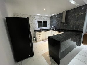 Kühlschrank, Ofen, Herdplatte, Toaster