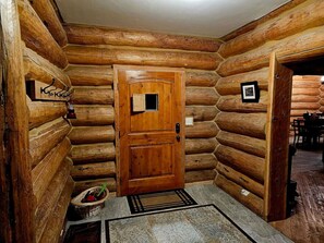 Interior - Moose Mtn Lodge/Luxury Cabin/Hot Tub/Fireplace (Fairplay)