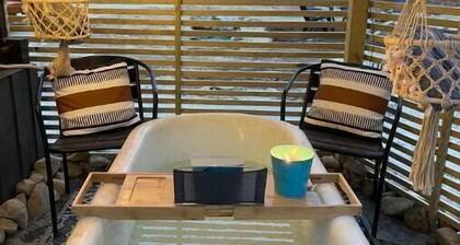 Private And Cozy Tiny Home For Your Acadia Escape. Pet Friendly with Kayaks.