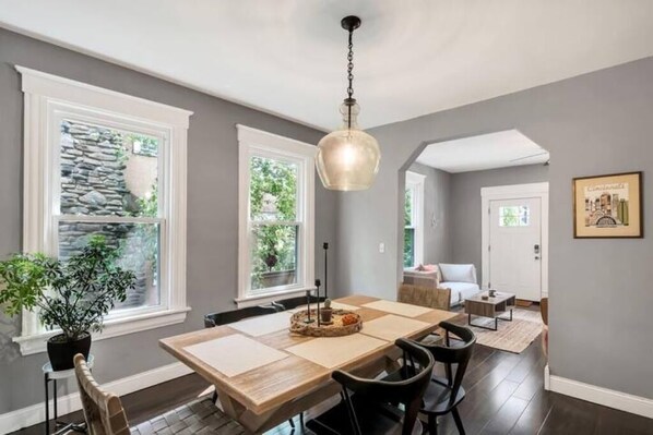 Dining - Eden Park House, 4 sleeping rooms, free parking! (Cincinnati)