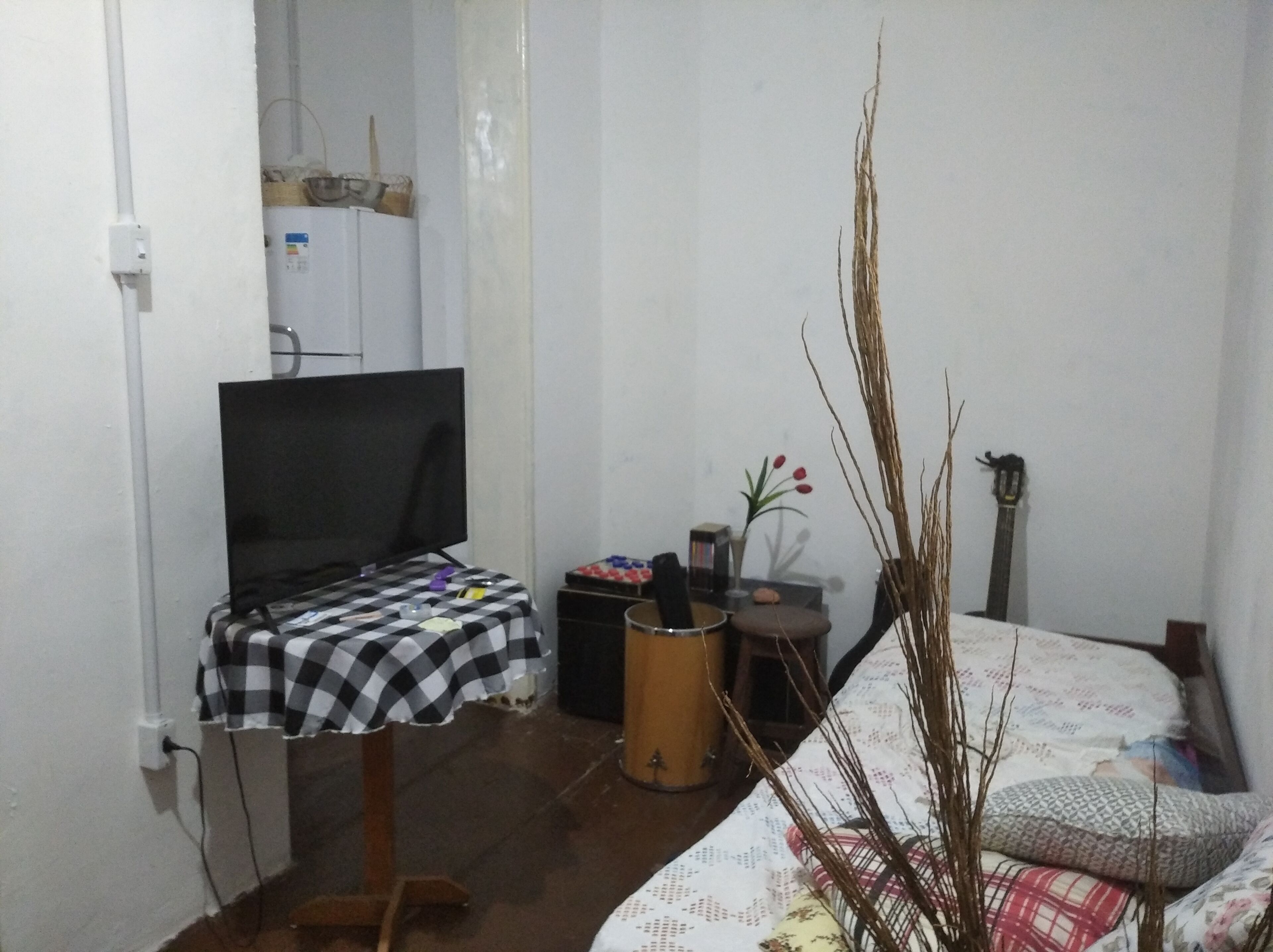 1 dormitorio, tabla de planchar con plancha, wifi y ropa de cama