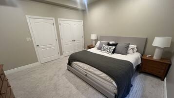 3 bedrooms, desk, free WiFi, bed sheets