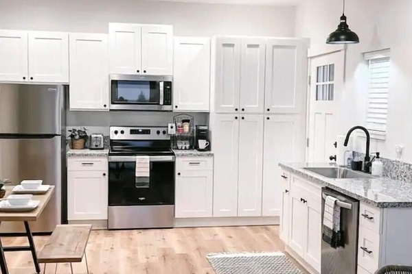 Microonde, forno, piano cottura, lavastoviglie