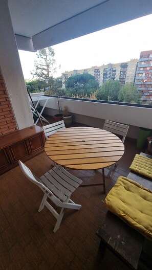 Outdoor dining - Dreamy Family Getaway Guest House Roma 2BR,2BA (Roma)