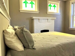 2 habitaciones, escritorio, tabla de planchar con plancha y wifi gratis 