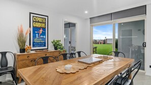 Dining - Yarrawonga Lakeside Apartment 43 - 4 Bedrooms (Mulwala)