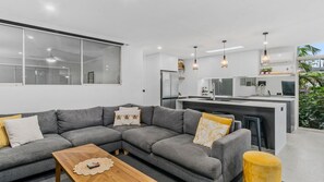 Smart TV - Yarrawonga Lakeside Apartment 43 - 4 Bedrooms (Mulwala)