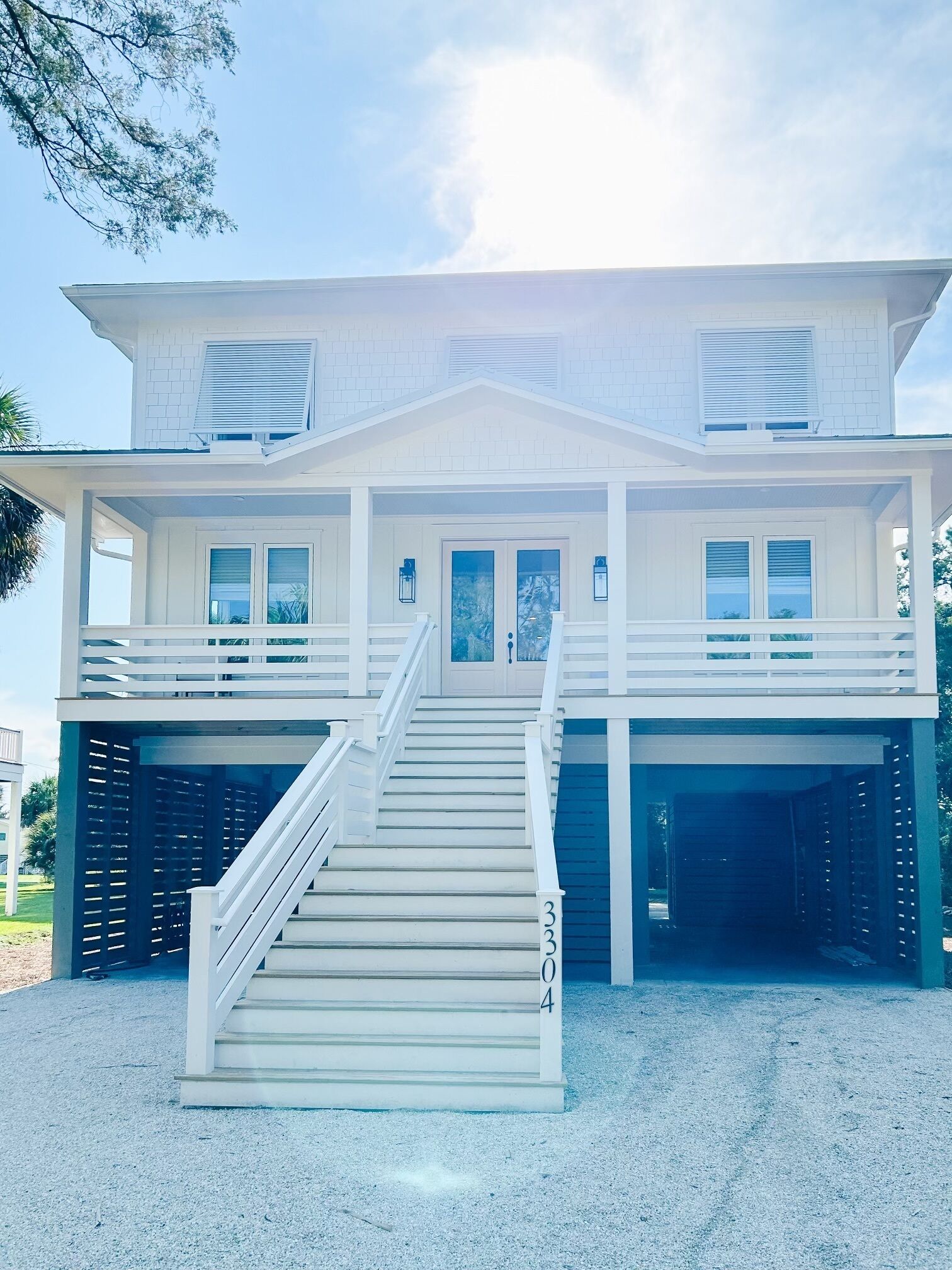 New Construction. 3 King rooms! Short beach walk