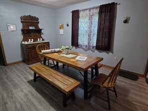 Dining - Charming House surrounded by woods, close to Windrock and Lake Norris (Rocky Top)