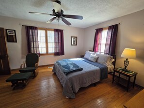 3 bedrooms, WiFi, bed sheets - Charming House surrounded by woods, close to Windrock and Lake Norris (Rocky Top)