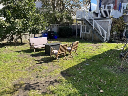 Spacious, 3-bedroom, Parking, Steps to everything Ptown has to offer!