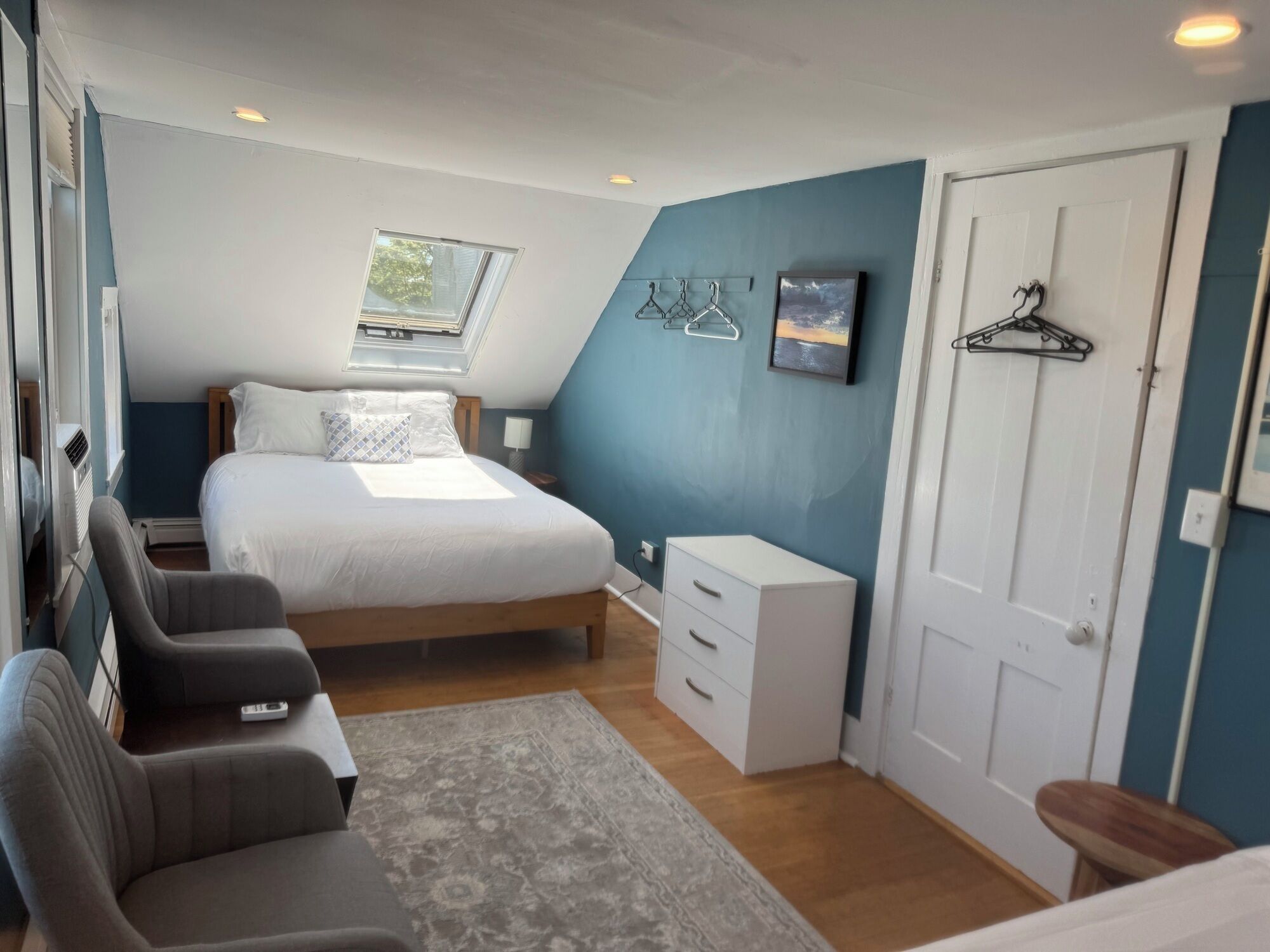 3 chambres, fer et planche à repasser, Wi-Fi, draps fournis