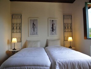 4 bedrooms, iron/ironing board, free WiFi, bed sheets