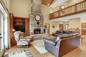 TV, fireplace, ping pong