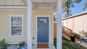 A single-story house with a front door, a mailbox, and a small porch. - Cozy Home Lake Conroe

 (Montgomery)