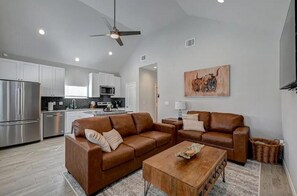 Smart TV, fireplace - Cozy Home Lake Conroe
(Montgomery)