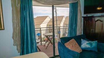 智能电视、办公室