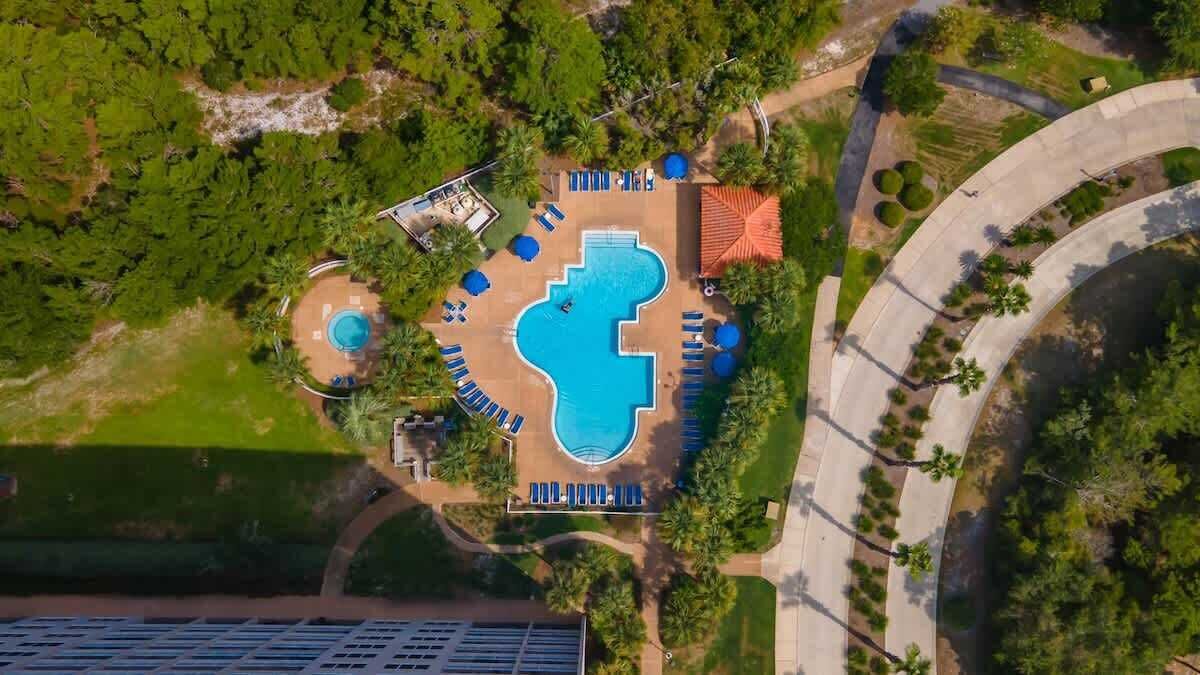 Innenpool, Außenpool