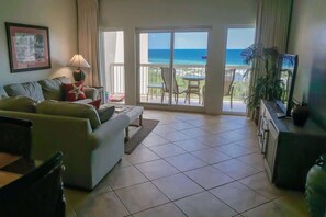 Smart TV, fireplace, offices