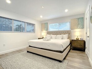 3 Schlafzimmer, Schreibtisch, Bügeleisen/Bügelbrett, WLAN