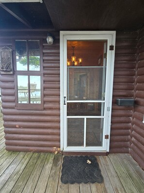 Exterior detail - Cozy 2 Bedroom LAKE FRONT Cabin on Chetek Chain of Lakes, GREAT LOT & LOCATION! (Chetek)
