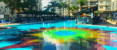 2 piscinas al aire libre, sombrillas, tumbonas