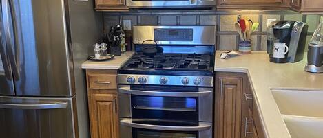 Cookware/dishes/utensils