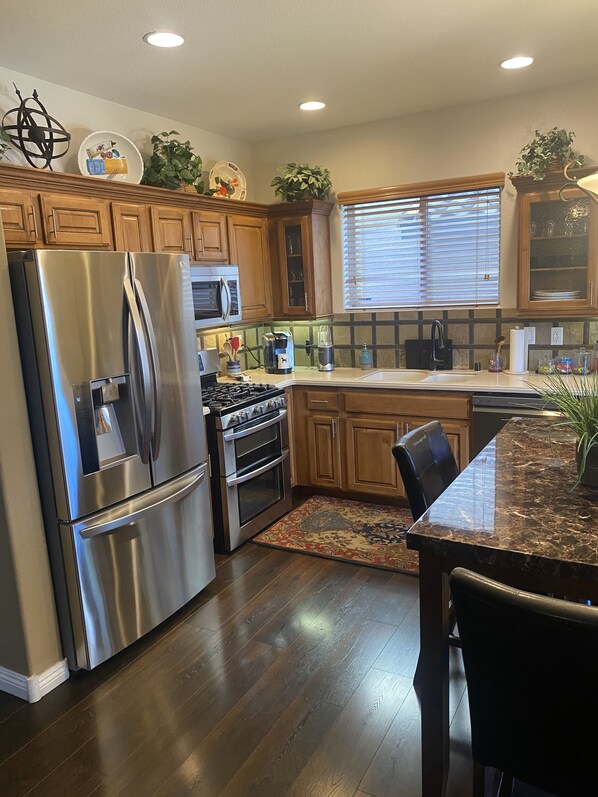 Cookware/dishes/utensils
