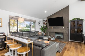 Smart-TV, peis, videospill og DVD-spiller