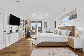 4 Schlafzimmer, Schreibtisch, Bügeleisen/Bügelbrett, Reisekinderbett