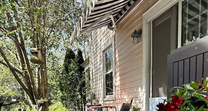 Steps from the Hudson River-
Cozy & Comfy sums up this 3 Bedroom 2 Bath home.