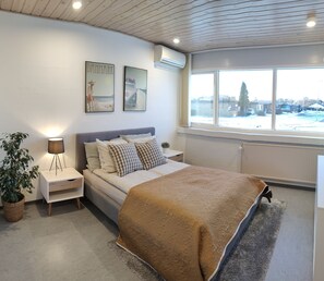 3 bedrooms, desk, iron/ironing board, WiFi