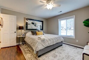 3 bedrooms, iron/ironing board, WiFi, bed sheets