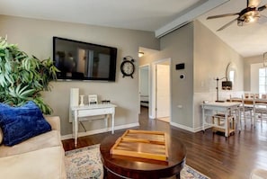 Smart TV, fireplace