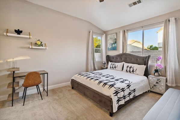 4 bedrooms, iron/ironing board, WiFi, bed sheets - Spacious Modern Getaway For You (Palmdale)