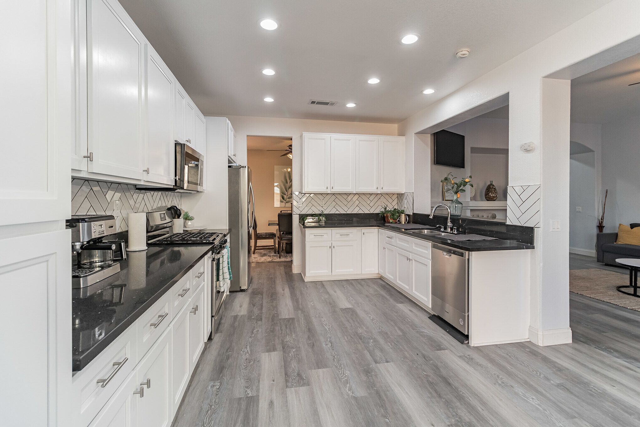 Kühlschrank, Mikrowelle, Ofen, Herdplatte