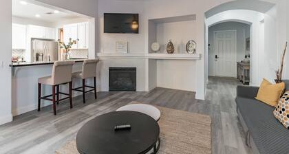 Spacious Modern Getaway For You