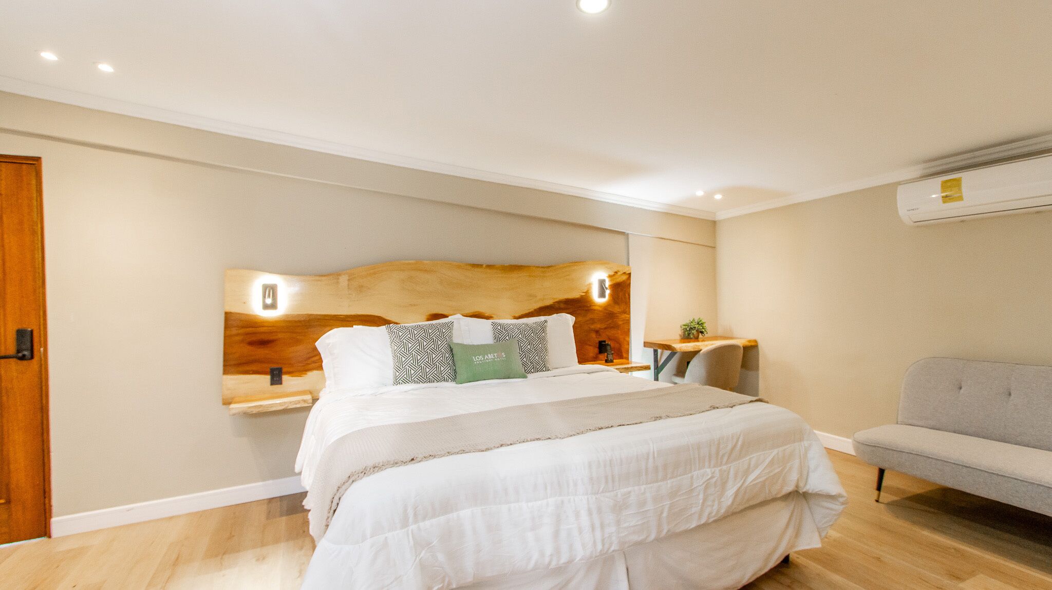 Exclusive Room | In-room safe, free WiFi, bed sheets