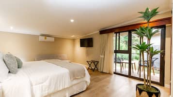 In-room safe, free WiFi, bed sheets