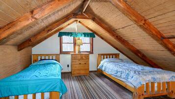 2 bedrooms, WiFi (free), bed sheets