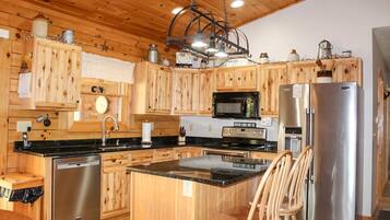 KylskÄp, mikrovÄgsugn, ugn och spishÀll