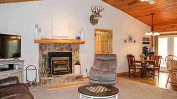 Tv, pejs, dvd-afspiller, bøger