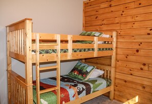 Bedroom - Dewdrop Inn in Hocking Hills (Logan)