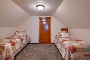 4 bedrooms, free WiFi, bed sheets - Hillside Hideaway in Hocking Hills (Logan)