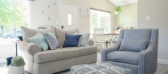Family Friendly Beach Bungalow 2 blocks to beach, minutes from Hampton U & LAFB