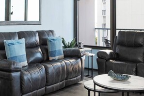 テレビ、卓球台