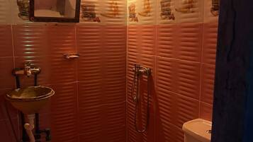 Premier Double Room | Bathroom | Shower, towels