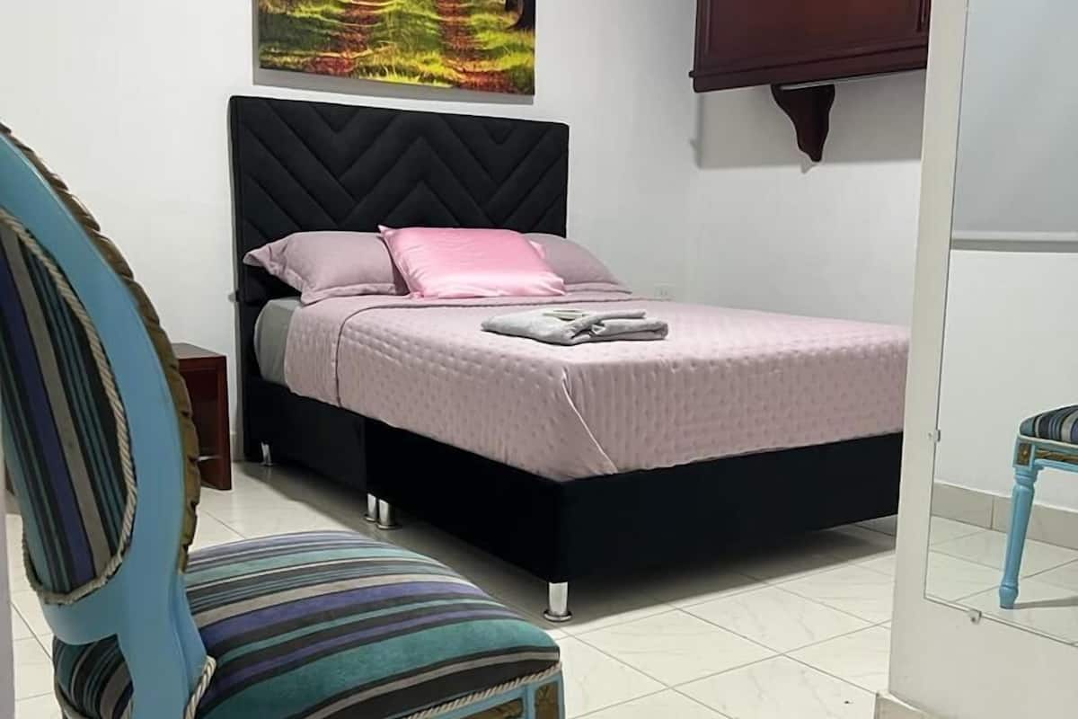 行政双人房或双床房 | 意大利 Frette 床单、高档床上用品、羽绒被、记忆海绵床垫