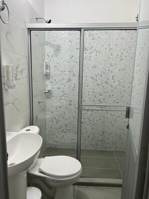 Artículos de tocador gratuitos, toallas, jabón, shampoo