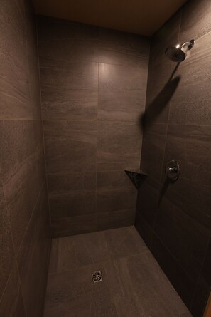 Dusche, Handtücher, Toilettenpapier